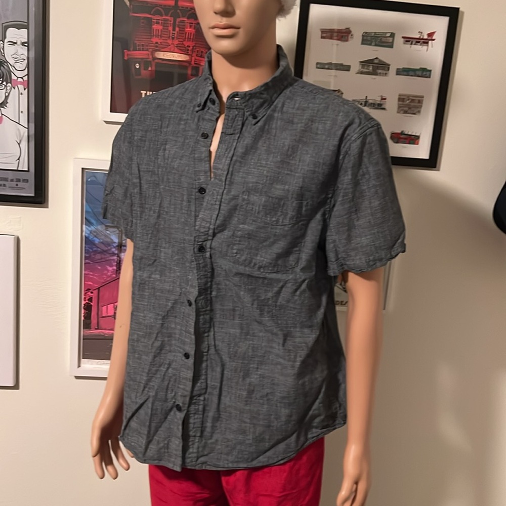 Banana Republic short sleeve button 
100% Cotton - XL slim fit